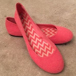 Super cute pink fabric flats